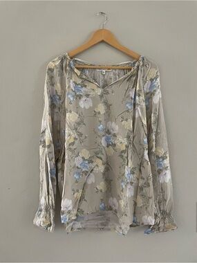 C&C California Grey with Cream & Blue Floral Blouse